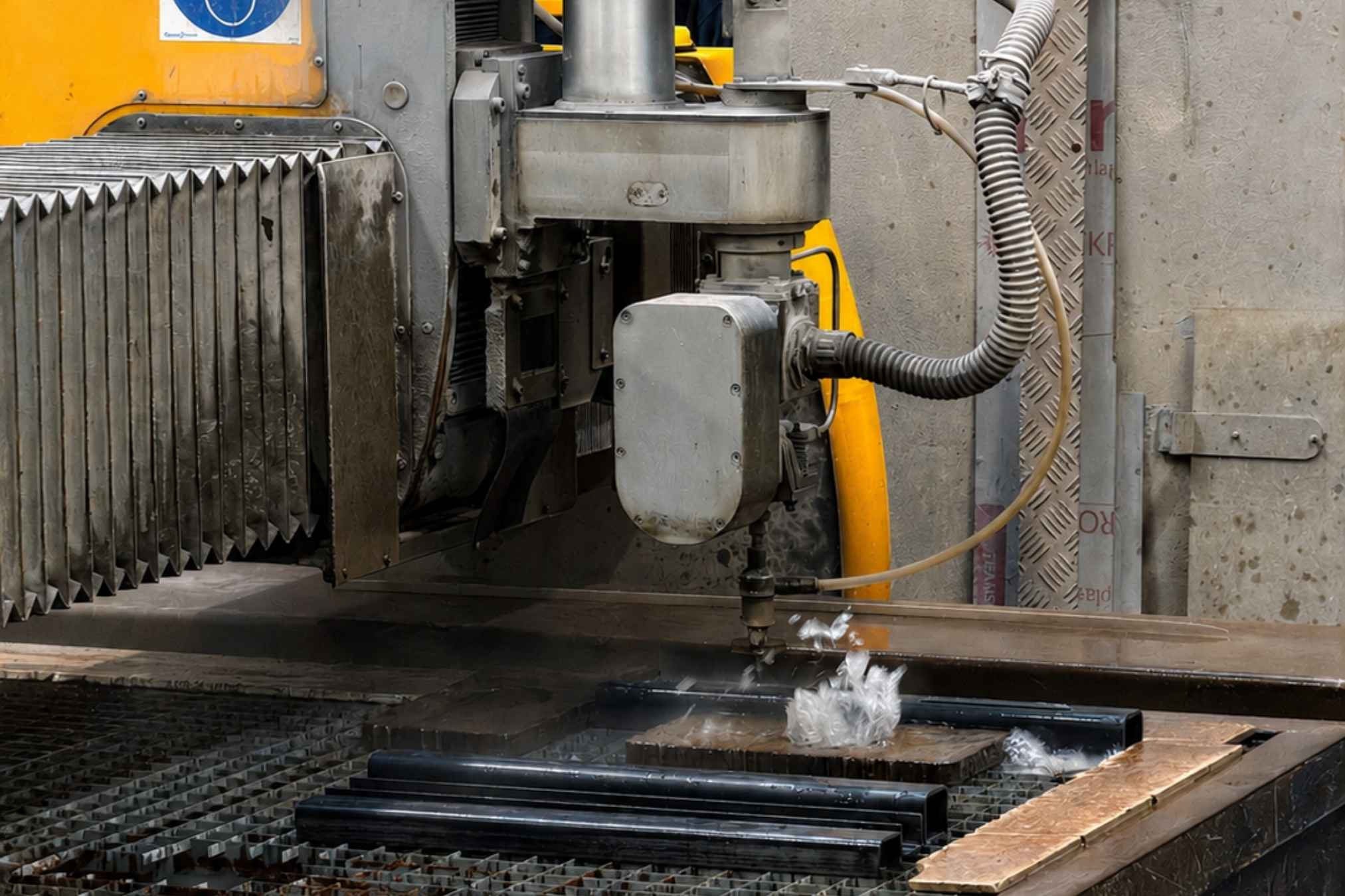 Water jet production process for EkoLebo components