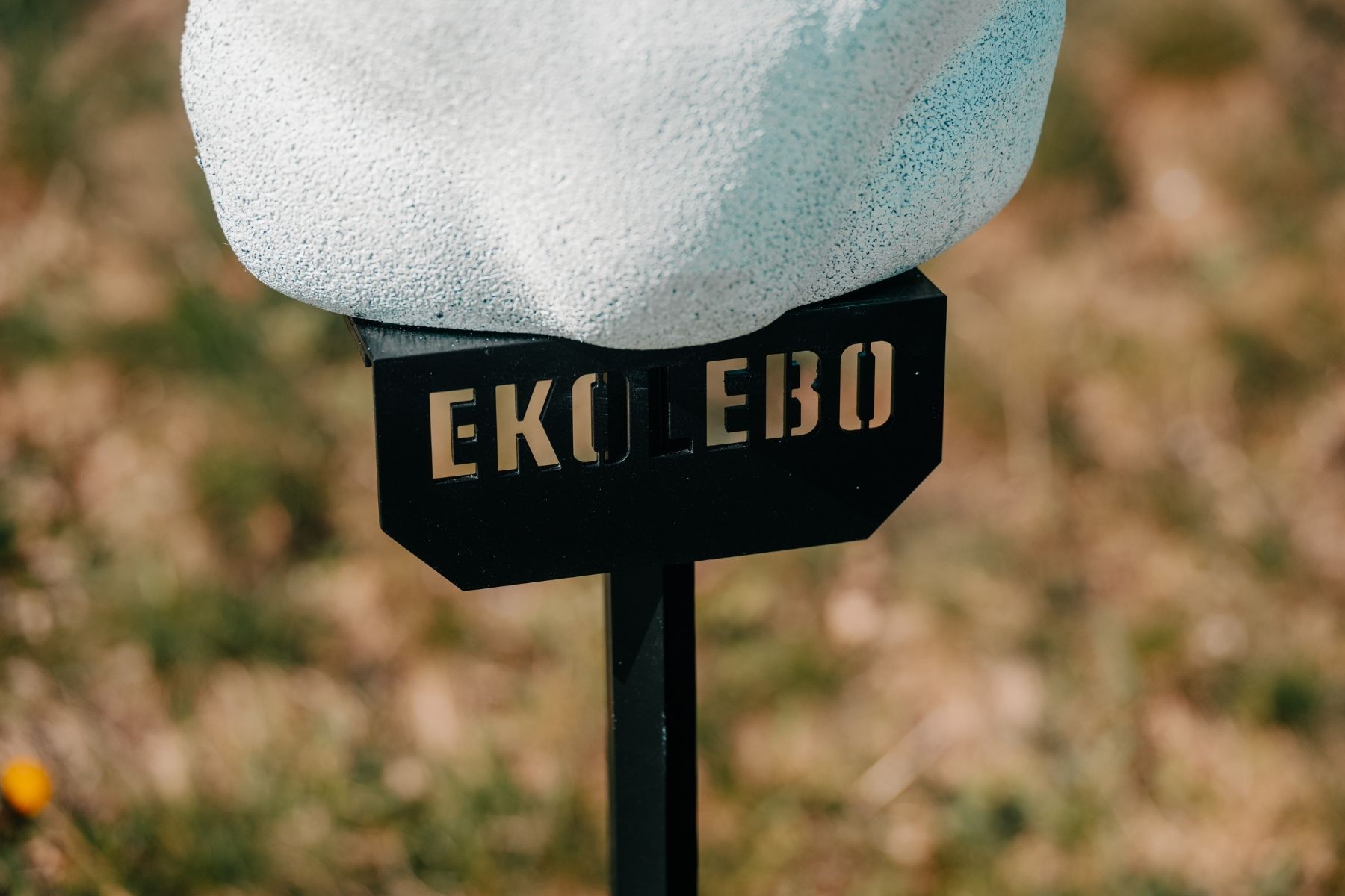 EkoLebo steel stand detail for field deployment